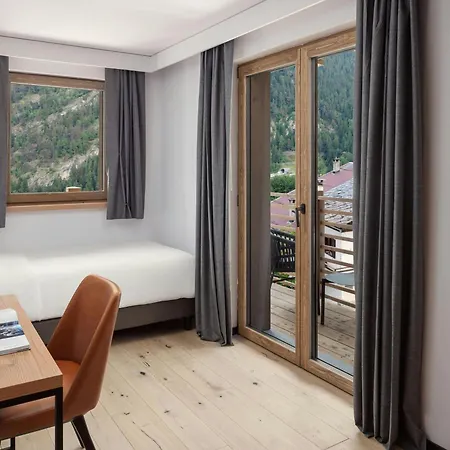 Le Geant, Courmayeur, By Marriott Bonvoy 호텔 3*